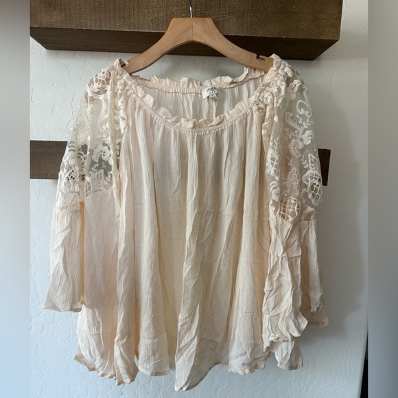 Umgee|Boho cream Wide sleeve blouse with Lace Floral embroidered sleeves•••Large - Picture 7 of 11